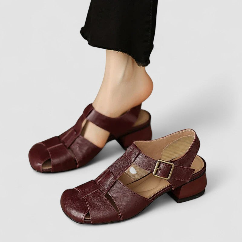 Chaussettes pour bébés Isabeau™ Danoir Paris avec découpes rétro, brun, confection douce et confortable pour bébé.