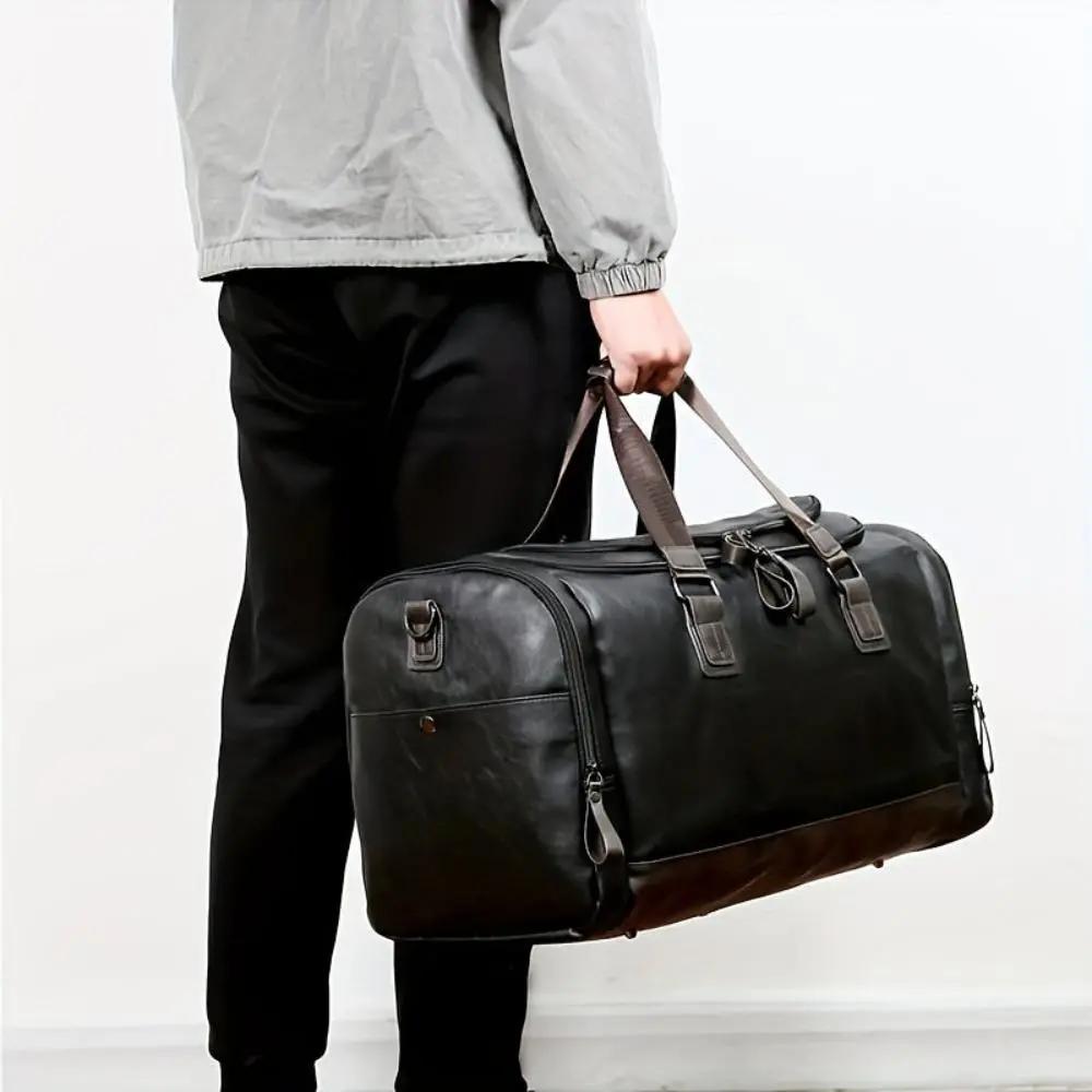 Sac de voyage tote Lydia de Danoir Paris en brun foncé, avec poignées en cuir et design élégant pour accessoires et vêtements.