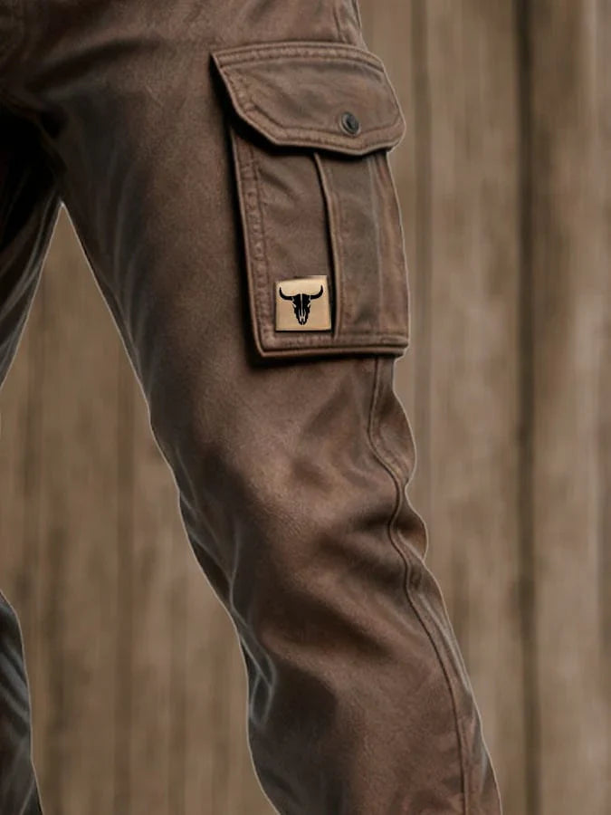 Pantalon cargo doublé Danoir Paris en brun foncé, style décontracté avec poches utilitaires, visible sur un mannequin.