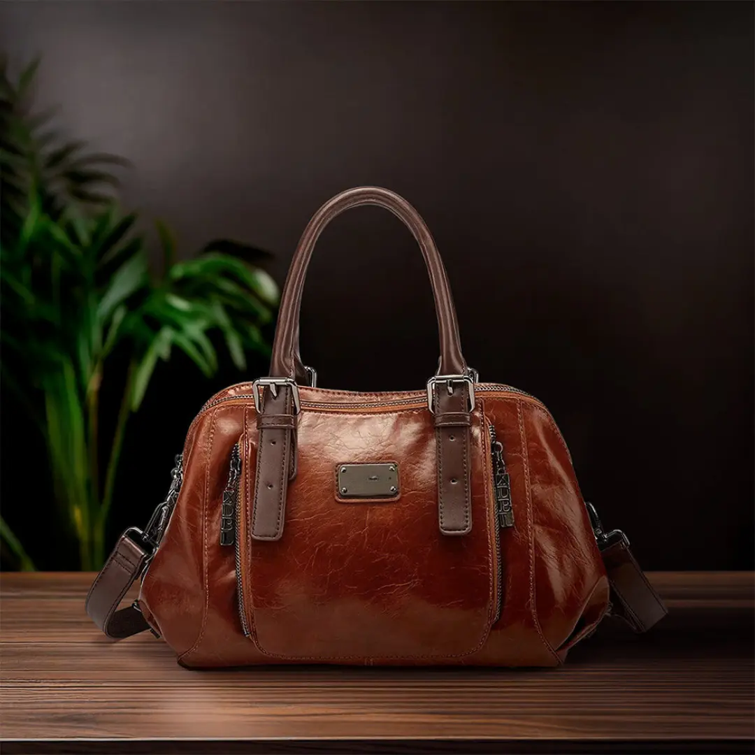 Sac à déclaration élégant Silke Heritage de Danoir Paris, en brun, avec design sophistiqué et détails raffinés.