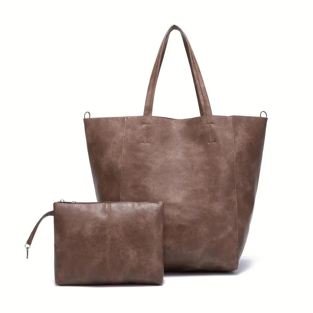Grand sac à main vintage inspiré Renee de Danoir Paris, en cuir avec poignées épaisses et détails élégants.