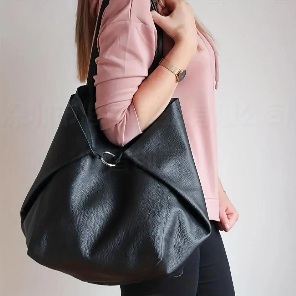 Grand sac à main vintage Danoir Paris Renee avec poignée en cuir et design élégant, idéal pour un look sophistiqué.