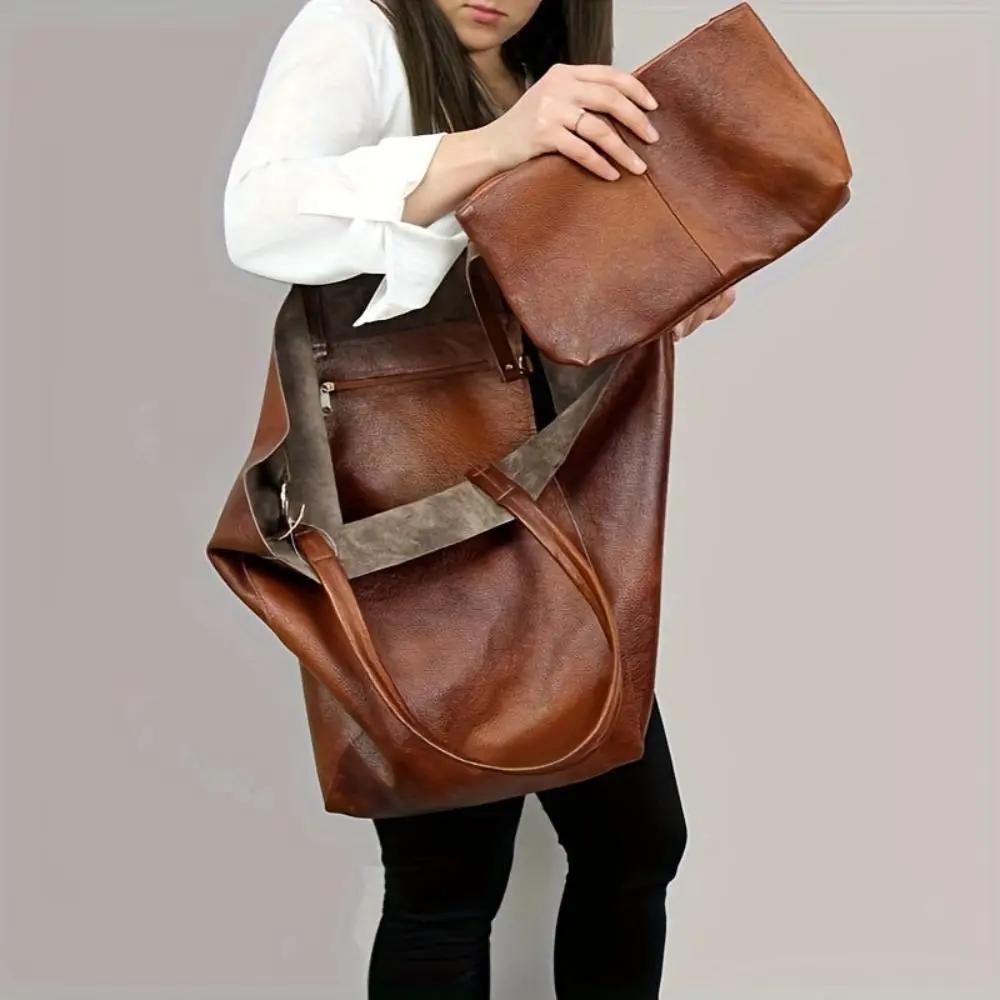Grand sac à main vintage Danoir Paris Renee avec poches et poignées en cuir, style élégant et inspiré du vintage.