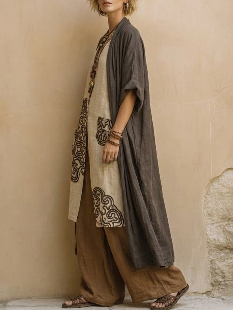 Ensemble d'été boho Suzanne de Danoir Paris, vêtement en gris foncé, avec top et pantalon léger pour femme.