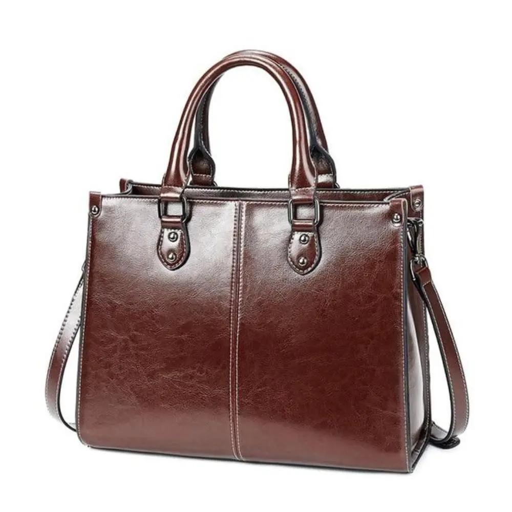 Sac à main Danoir Paris Seraphina en cuir cognac, élégance intemporelle avec détails pratiques et finition soignée.