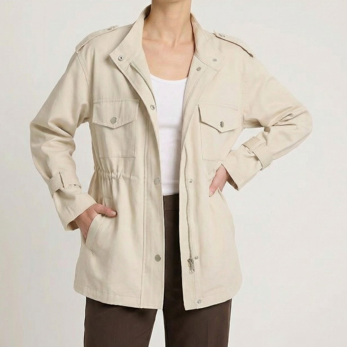 Veste utility d'automne Eleanor Danoir Paris en crème, coupe ajustée, idéale pour la saison automnale.