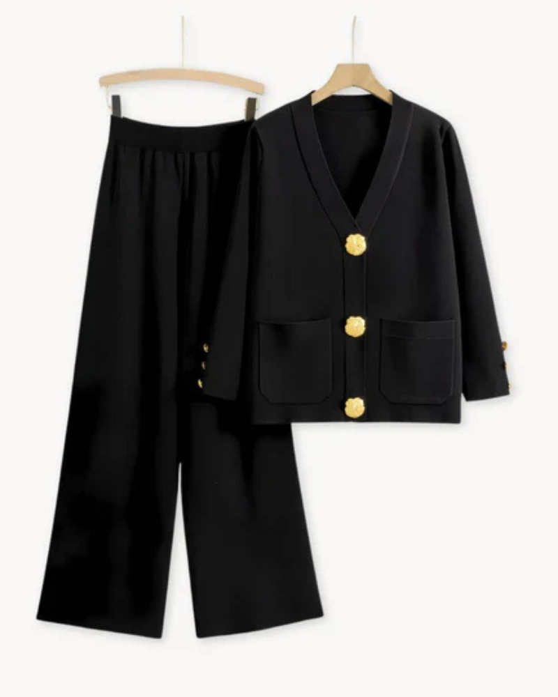 Ensemble tricot élégant Celeste de Danoir Paris en crème, vue de face, mettant en valeur la texture douce et le style sophistiqué.