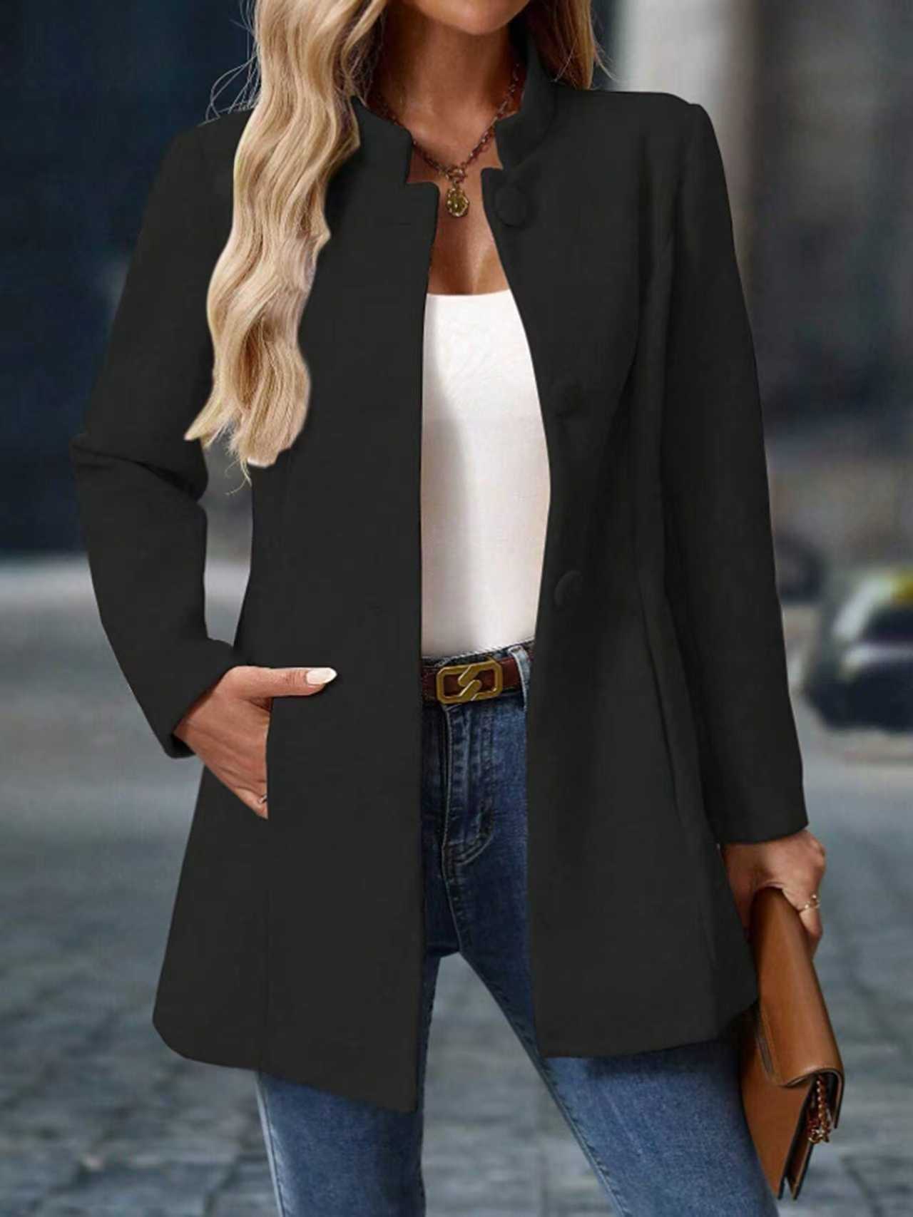 Veste élégante Danoir Paris™ crème, style intemporel, en tissu sophistiqué, vue de face sur fond neutre.