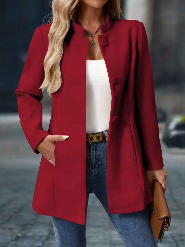 Veste élégante Danoir Paris™ crème, style intemporel, en tissu sophistiqué, portée sur un mannequin.