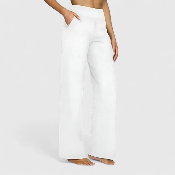 Pantalons sophistiqués Hilary de Danoir Paris en tissu crème, vue de face, détails élégants et coupe moderne.