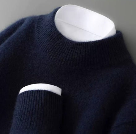 Pull en cachemire crème Alexis de Danoir Paris, élégant, porté sur mannequin, détail du tissu doux et finition soignée.