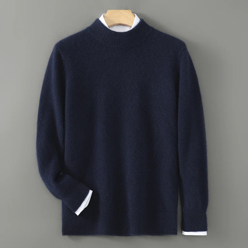 Pull en cachemire crème Danoir Paris, coupe élégante, meilleur seller, porté de face, détails doux et sophistiqués.