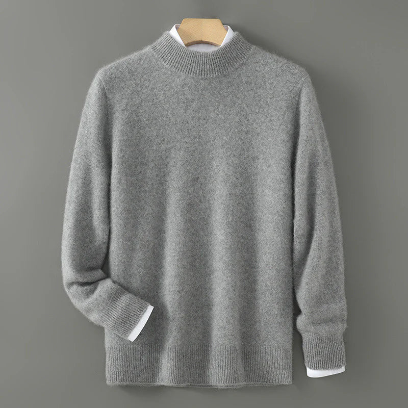 Pull en cachemire crème Danoir Paris, élégant, ajusté, avec col rond, porté par un mannequin.