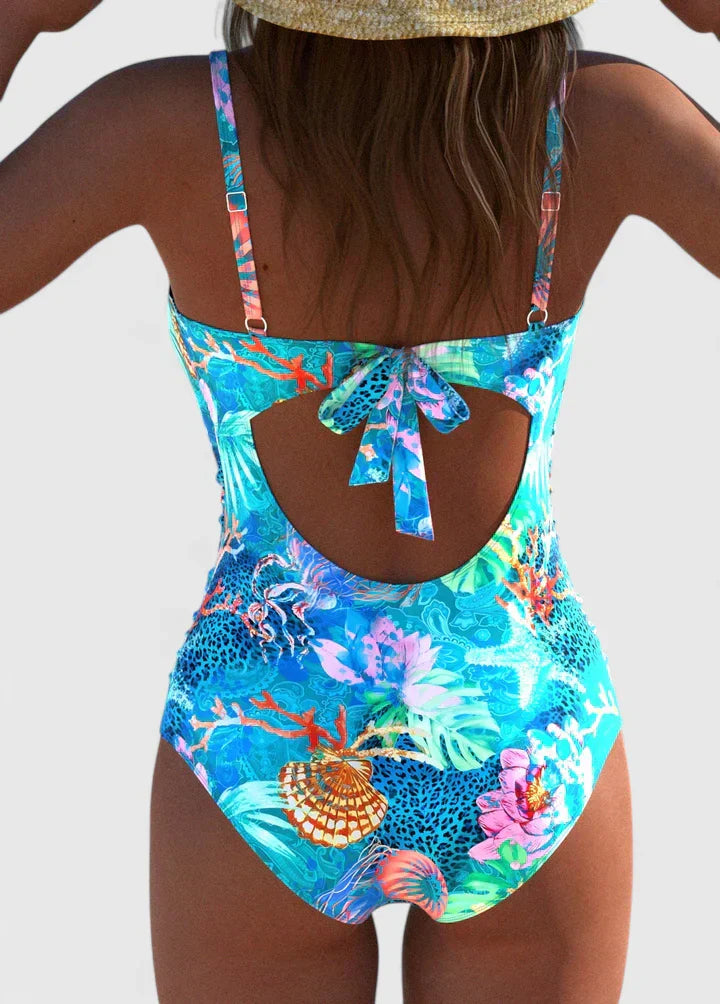 Maillot de bain cyan Meloryanne de Danoir Paris, coupe sophistiquée, style élégant, porté en maillot de bain pour femmes.
