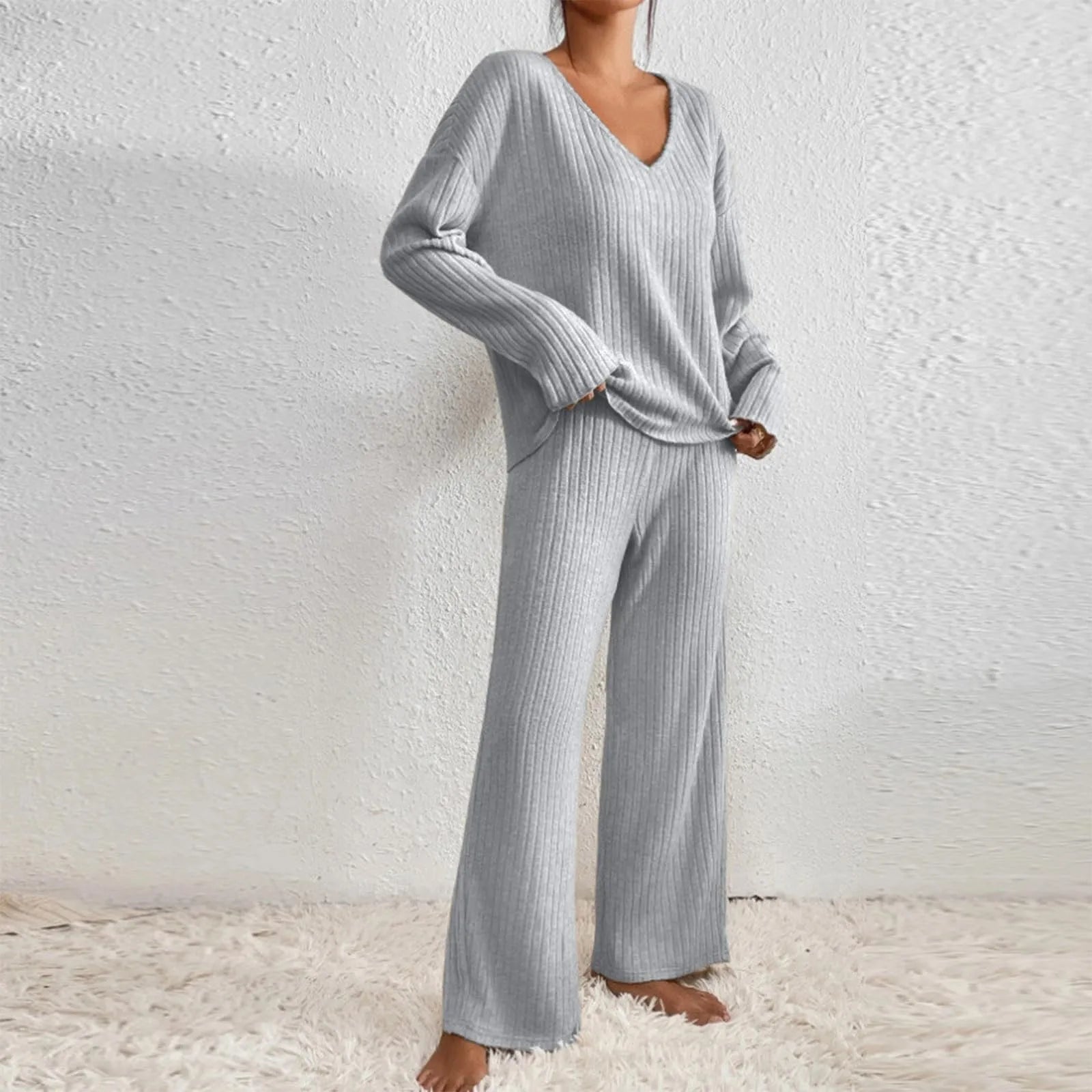 Ensemble décontracté beige pour femmes Inès de Danoir Paris, vêtements confortables et tendance, vue sur le haut et le bas.