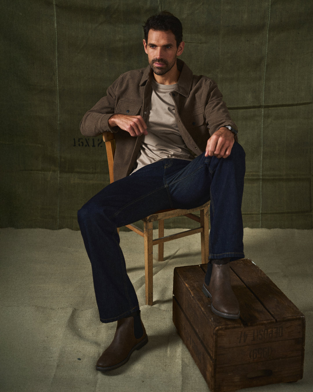 Chaussures Chelsea Danoir Paris™ en cuir marron foncé pour homme, style élégant et confortable.