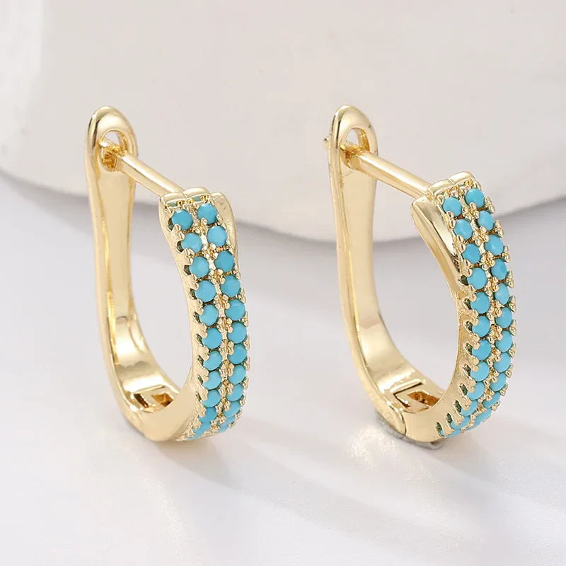 Boucles d'oreilles créoles classiques en turquoise Danoir Paris, bijoux en argent avec pierre colorée, visibles en gros plan