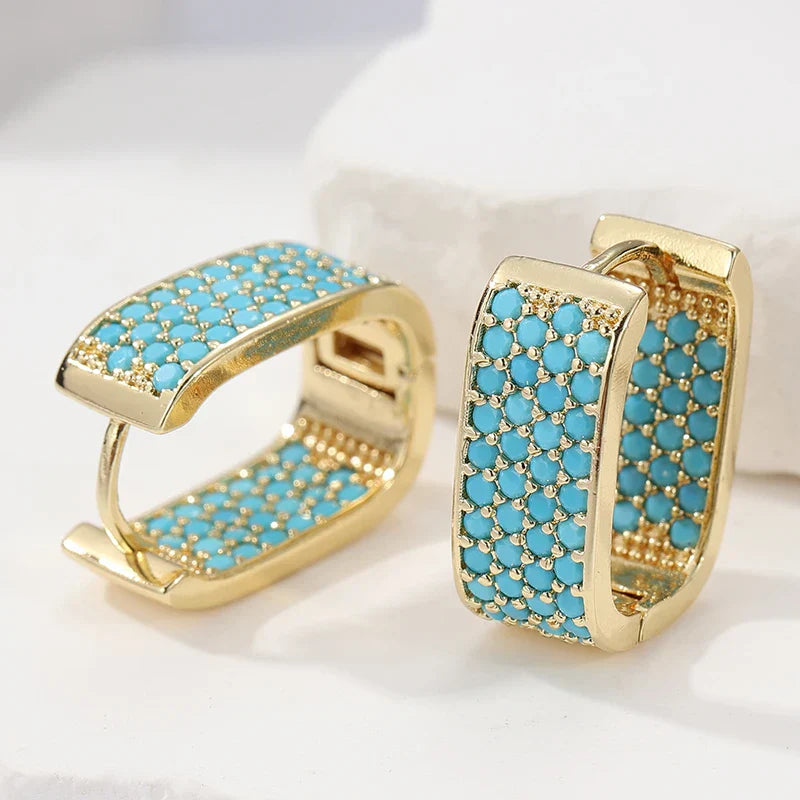 Boucles d'oreilles créoles or turquoise Crush par Danoir Paris, en or 14 carats avec finition brillante.