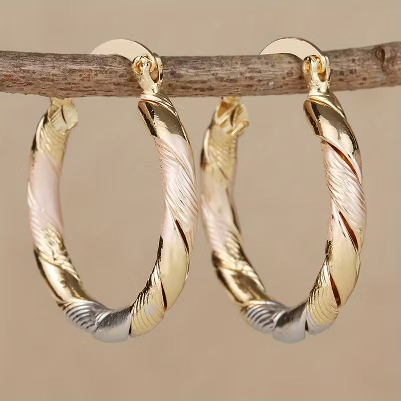 Boucles d'oreilles vintage rondes Danoir Paris en or, argent et rose, style boucles d'oreilles créoles élégantes.