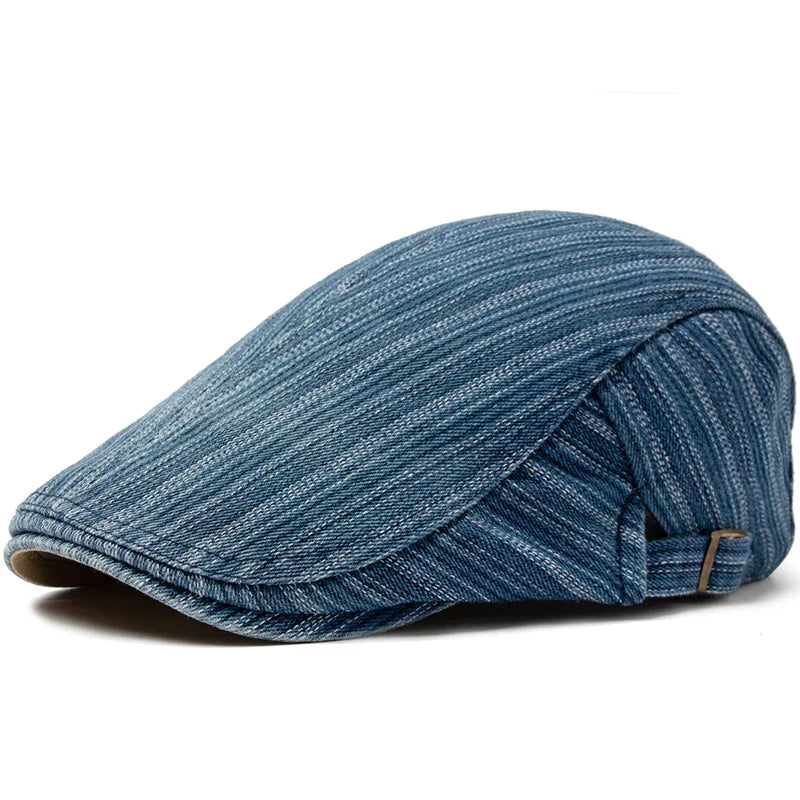 Chapeau pour homme Danoir Paris Bloom™ en tissu bleu foncé, style élégant et tendance, porté sur la tête.