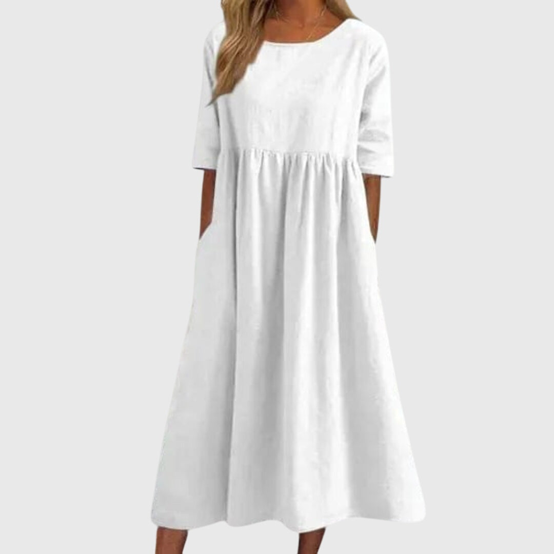 Robe blanche Ariette™ Danoir Paris, élégante et fluide, parfaite pour toutes les occasions, vue de face sur un fond neutre.