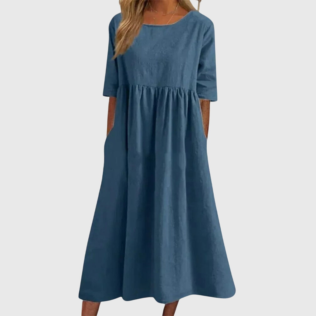 Robe blanche Danoir Paris Ariette™ élégante et fluide, parfaite pour chaque occasion, vue de face sur mannequin.