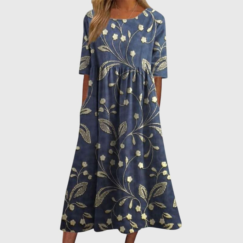 Robe Danoir Paris Aleah en bleu marine, élégante et flatteuse, avec coupe féminine et détails raffinés.