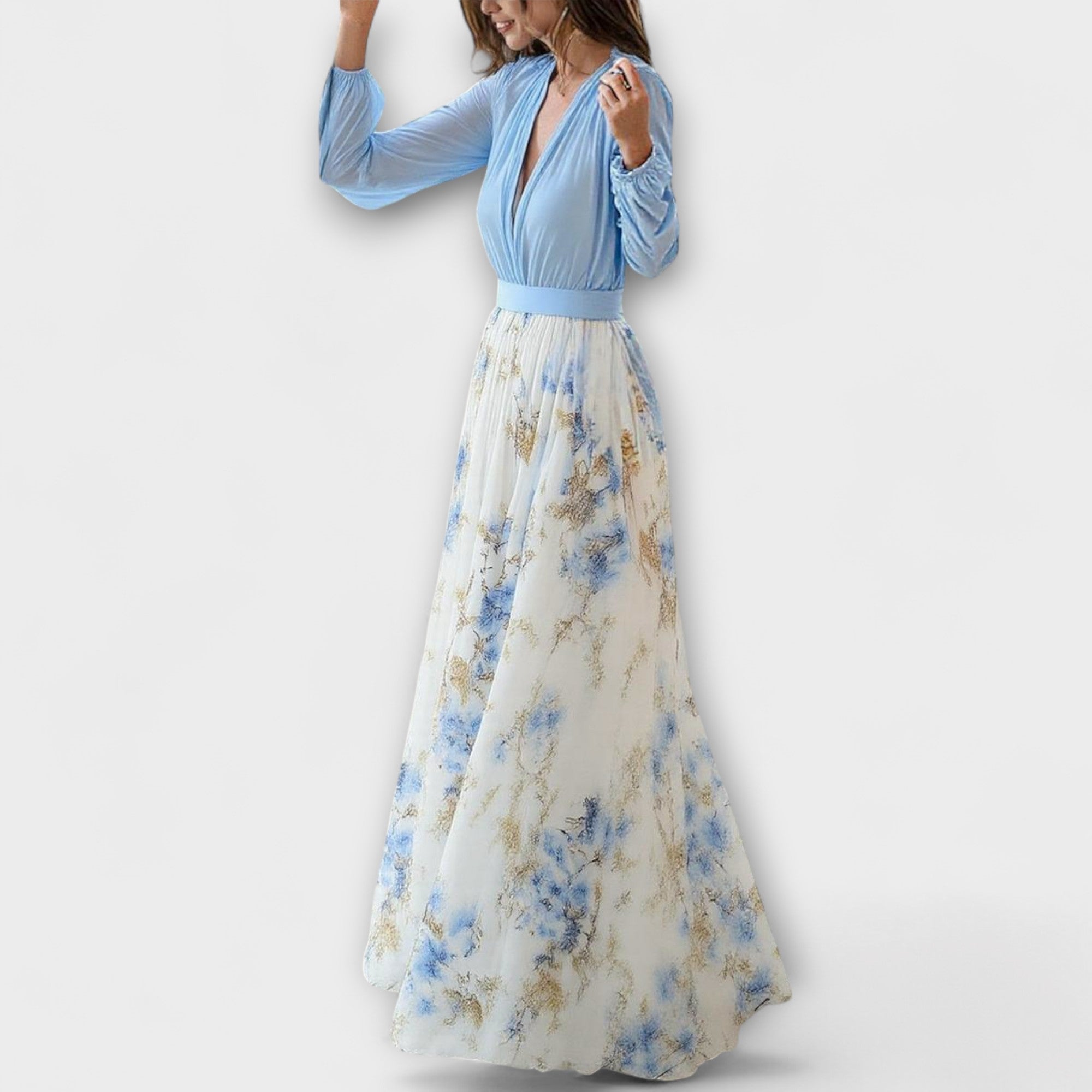 Robe maxi VERA de Danoir Paris en tissu bleu, vue de face avec détail élégant et coupe fluide.