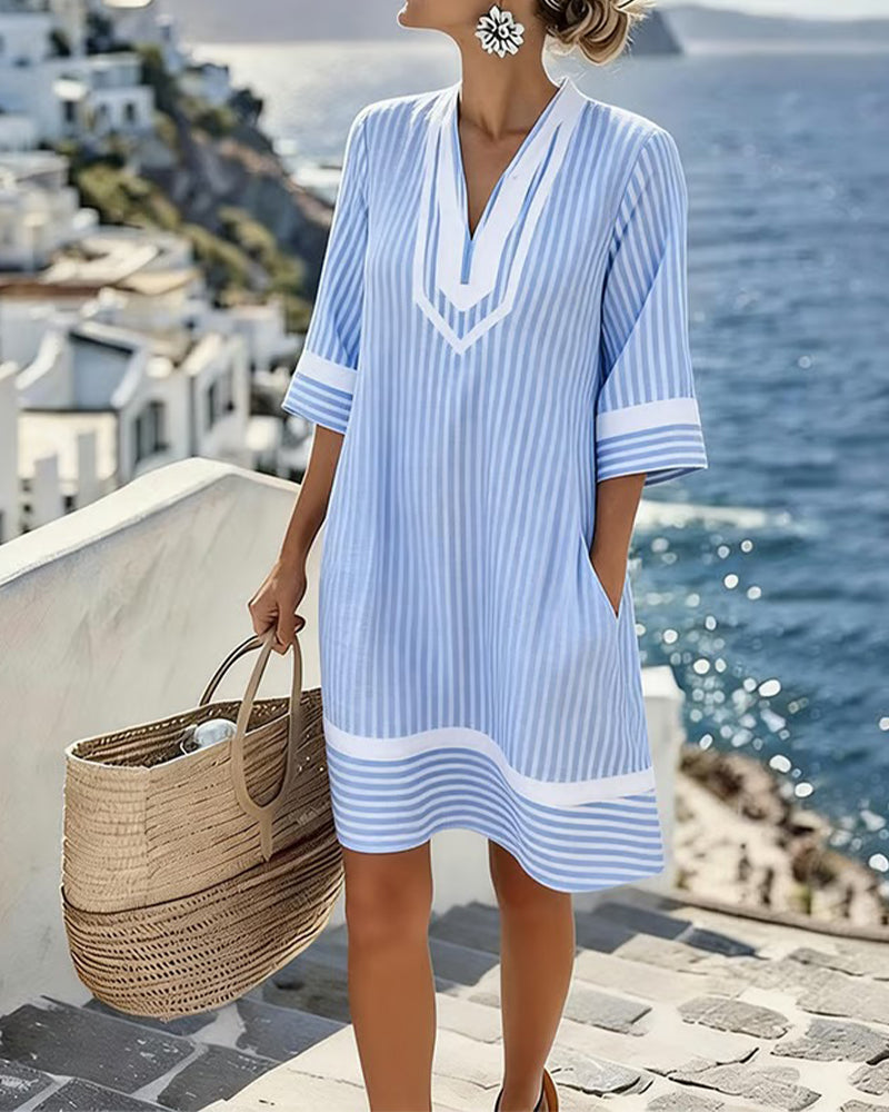 Robe Veronica Danoir Paris en mélange de coton à manches courtes, col en V et rayures bleues, vue de face.