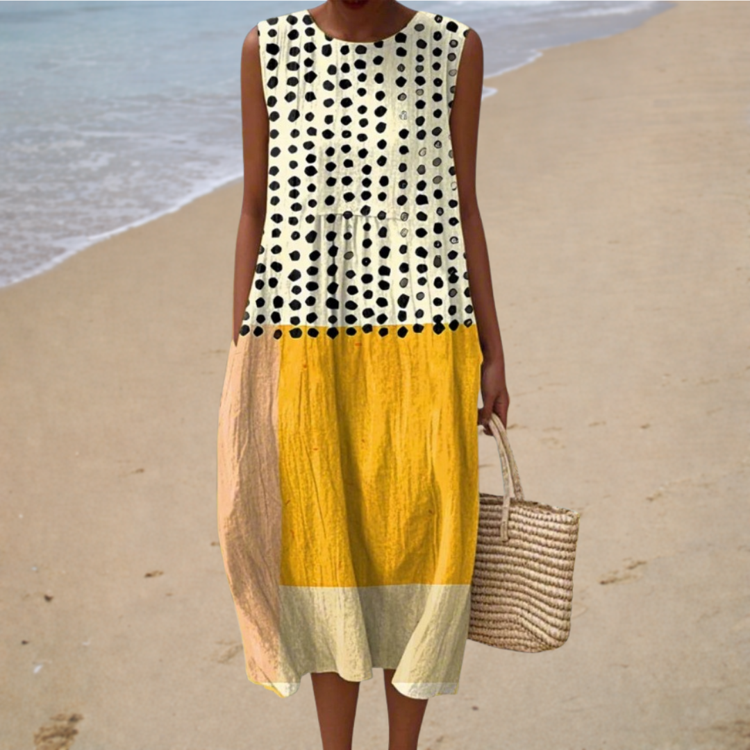 Robe midi moderne Adèle de Danoir Paris, élégante et tendance, portée avec un style chic et contemporain.