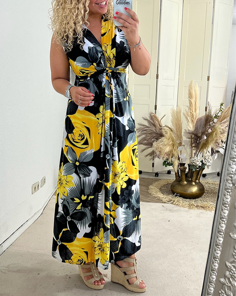 Robe maxi d'été élégante Danoir Paris, tissu pourpre, style fluide et chic, portée par Sacha, parfaite pour la saison estivale.