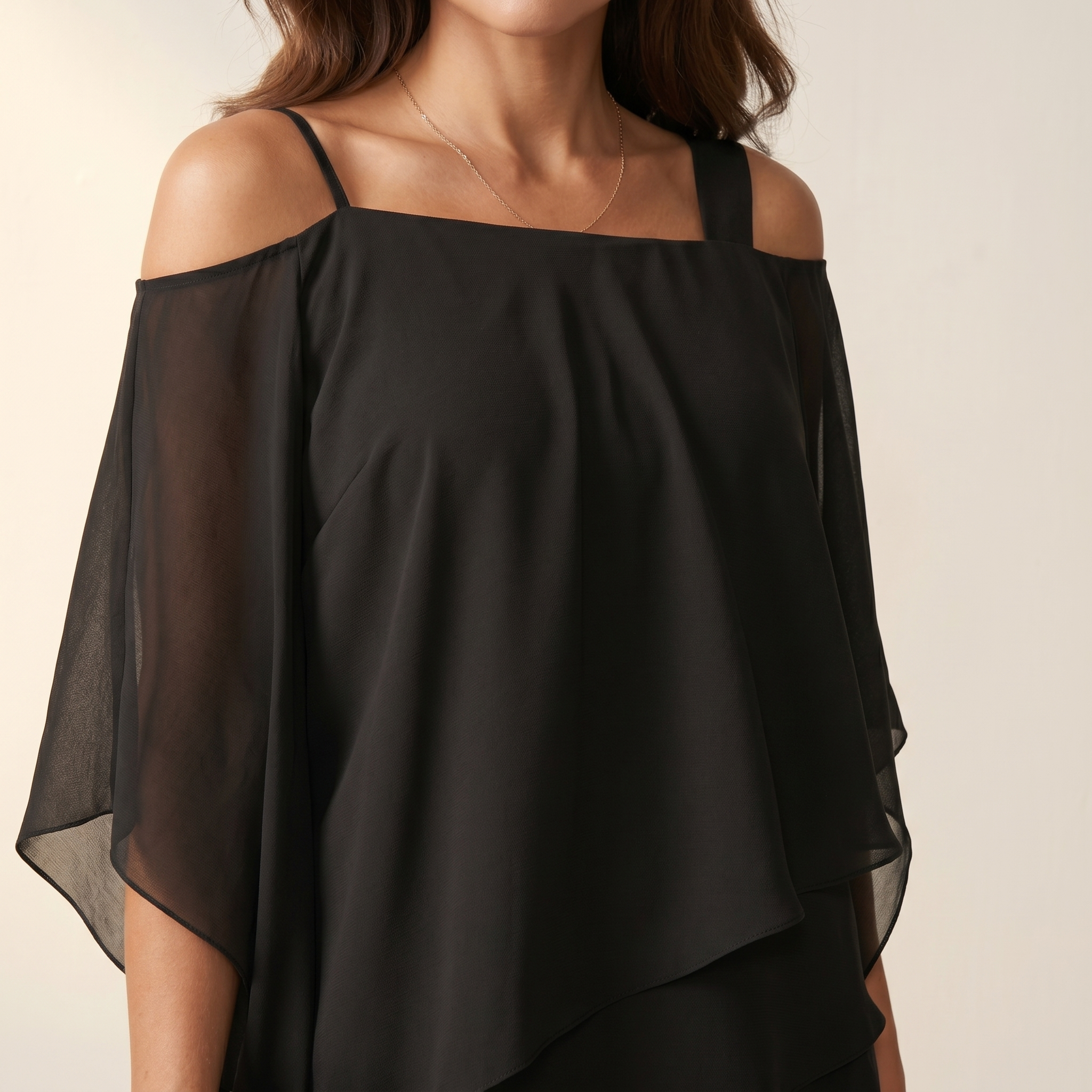 Ensemble fluide transparent pour femme Gloria™ de Danoir Paris, vêtement léger et respirant en blanc, porté sur mannequin.