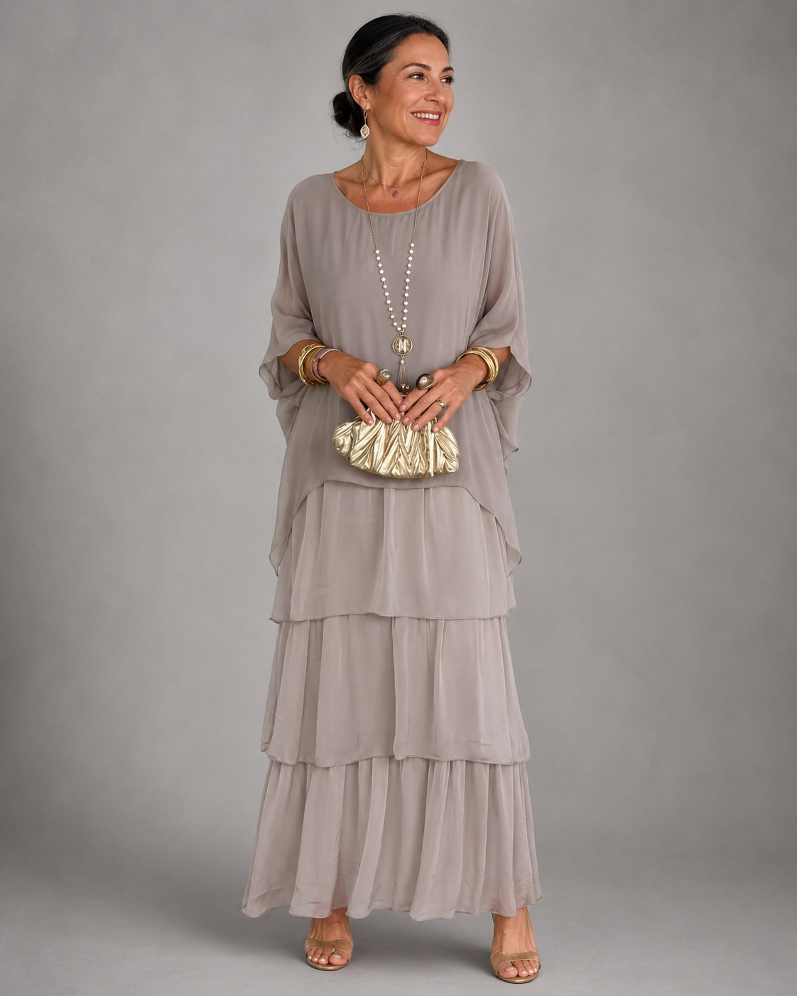 Robe longue élégante Danoir Paris pour femme, tissu fluide vert foncé, coupe élégante et sophistiquée.