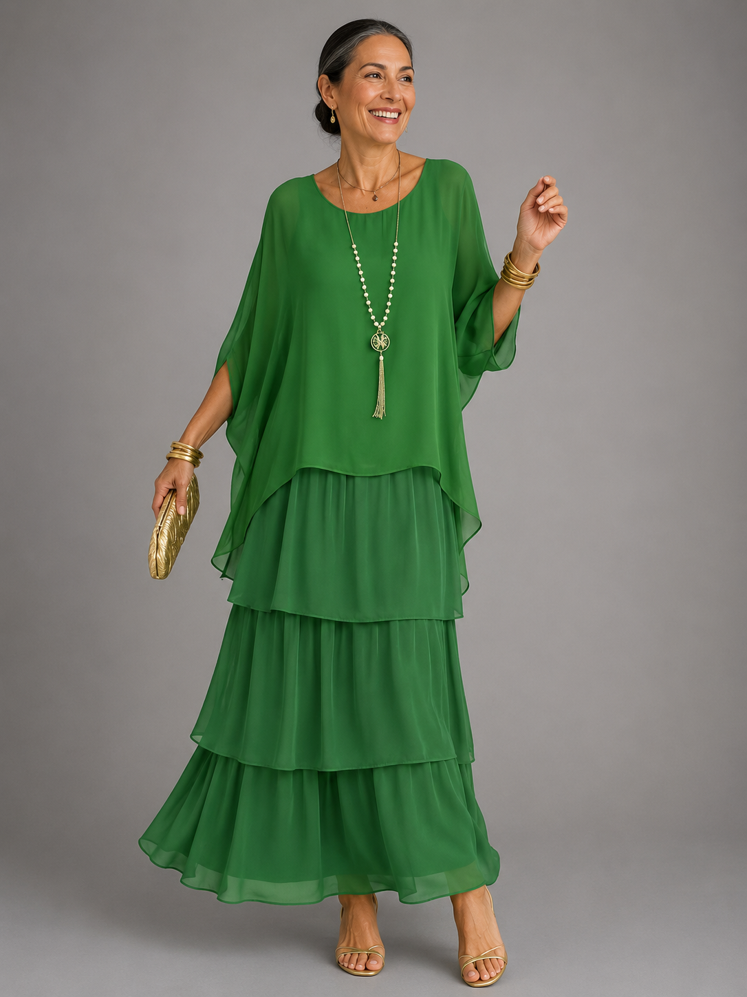 Robe longue élégante Danoir Paris pour femme, fluide, de couleur vert foncé, portée décontractée ou chic.