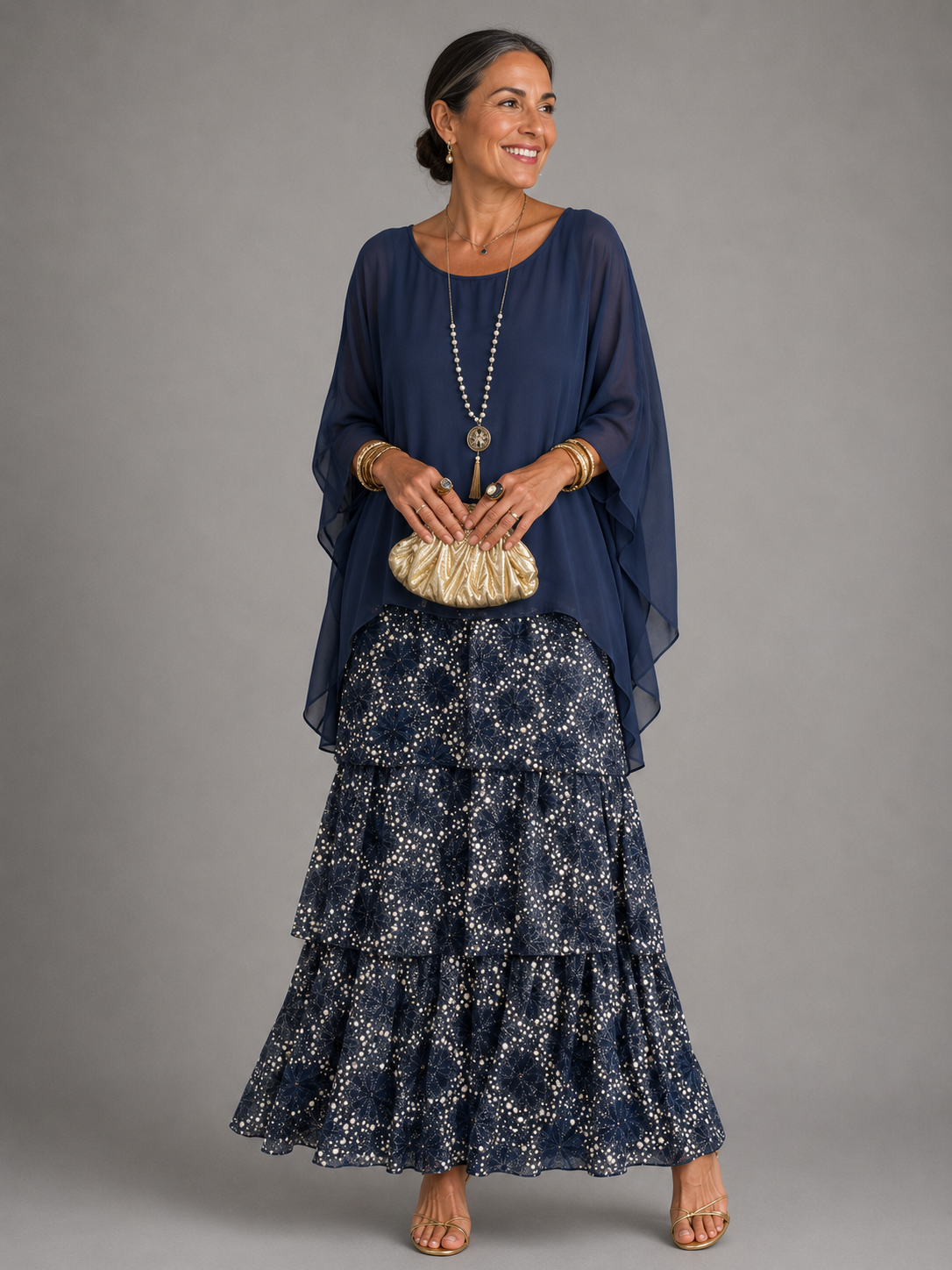 Robe longue élégante pour femme Lara™ de Danoir Paris, tissu fluide vert foncé, coupe sophistiquée et élégante.