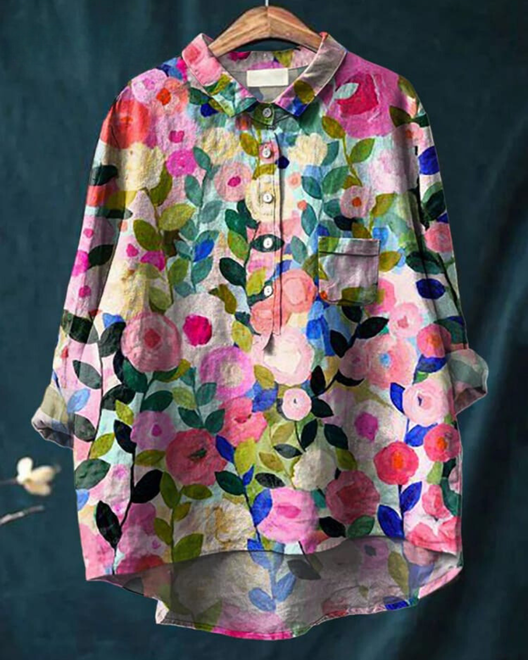 Blouse florale élégante Lila de la marque Danoir Paris, tissu léger avec motifs floraux colorés.