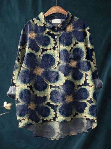 Blouse florale élégante Lila de Danoir Paris, tissu léger avec motifs floraux colorés, portée dans un style chic et féminin.