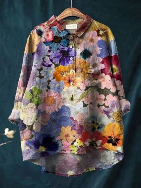 Blouse florale élégante Lila de Danoir Paris, en tissu léger avec motifs floraux colorés, portée sur un mannequin.