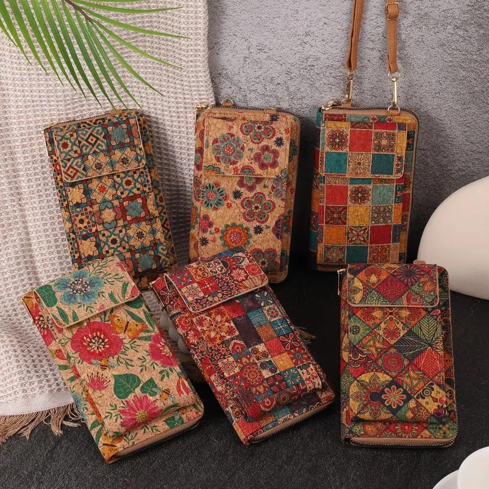 Sac à bandoulière boho-florale Nina de Danoir Paris, accessoire floral avec motif bohème, idéal pour un look tendance.