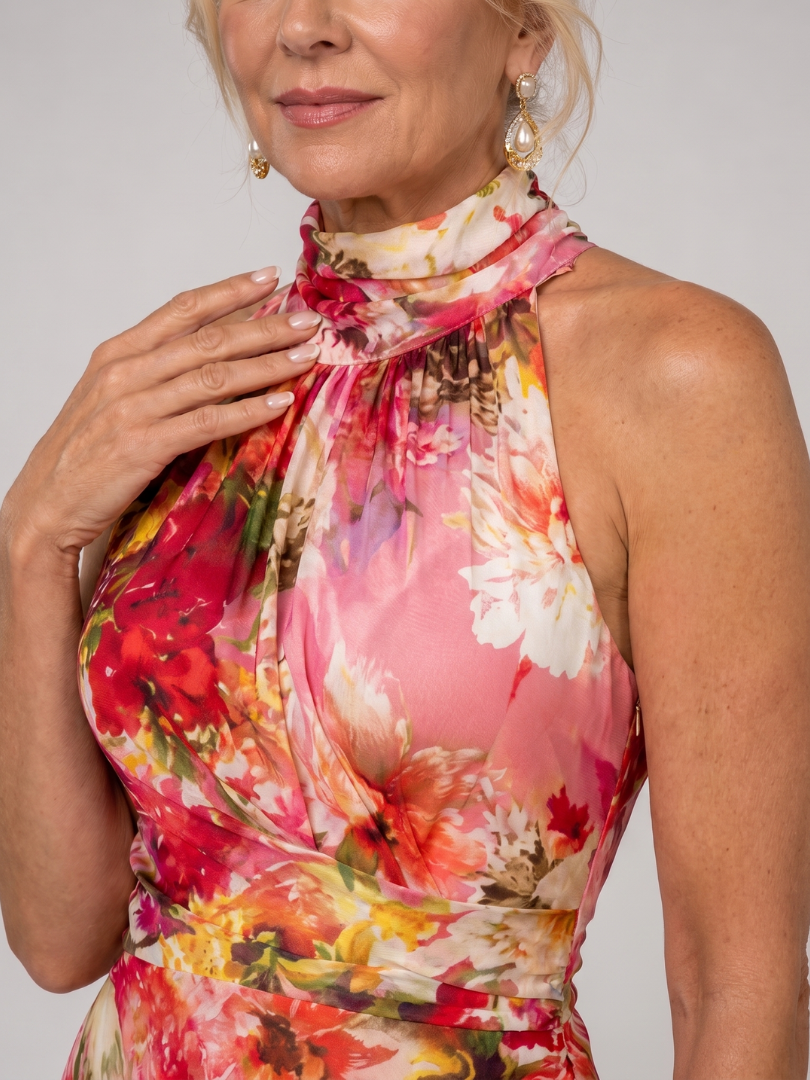 Robe longue à col halter avec imprimé floral, version Elisabetta de Danoir Paris, tissu léger et élégant.
