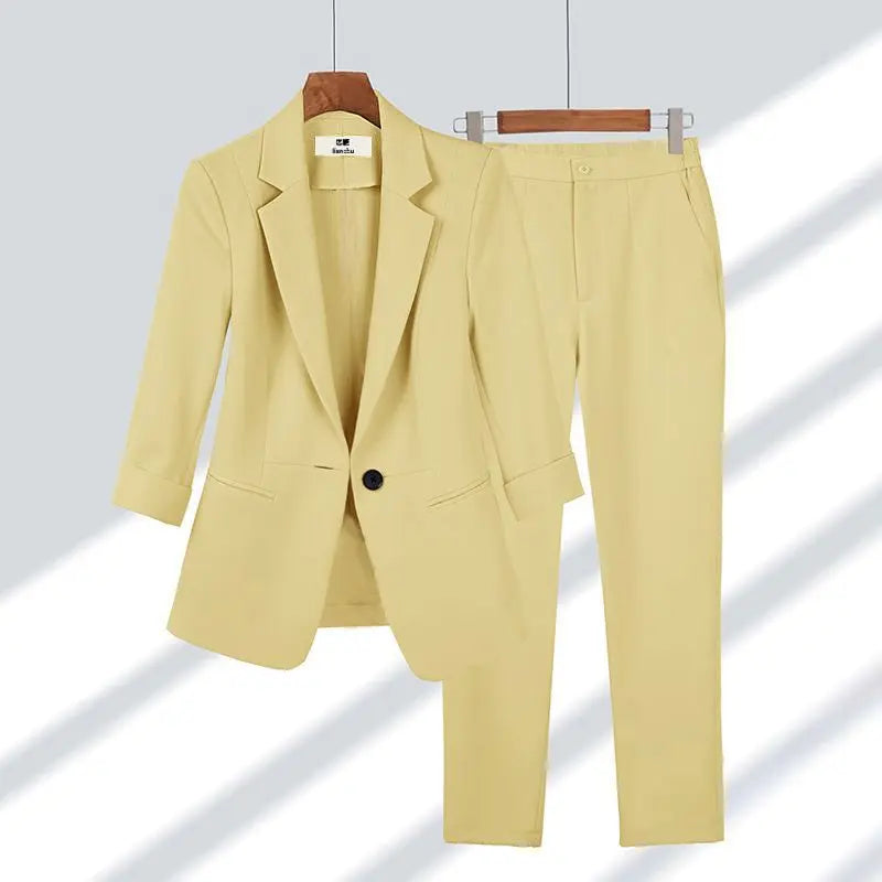 Veste féminine Danoir Paris Victoria Élégance Intemporelle en crudo, style classique et tissu sophistiqué.