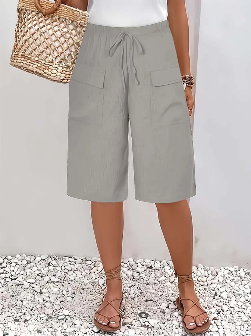 Short confortable Lina FR019 de Danoir Paris, en gris, pour un confort quotidien, visible en détail sur cette image.