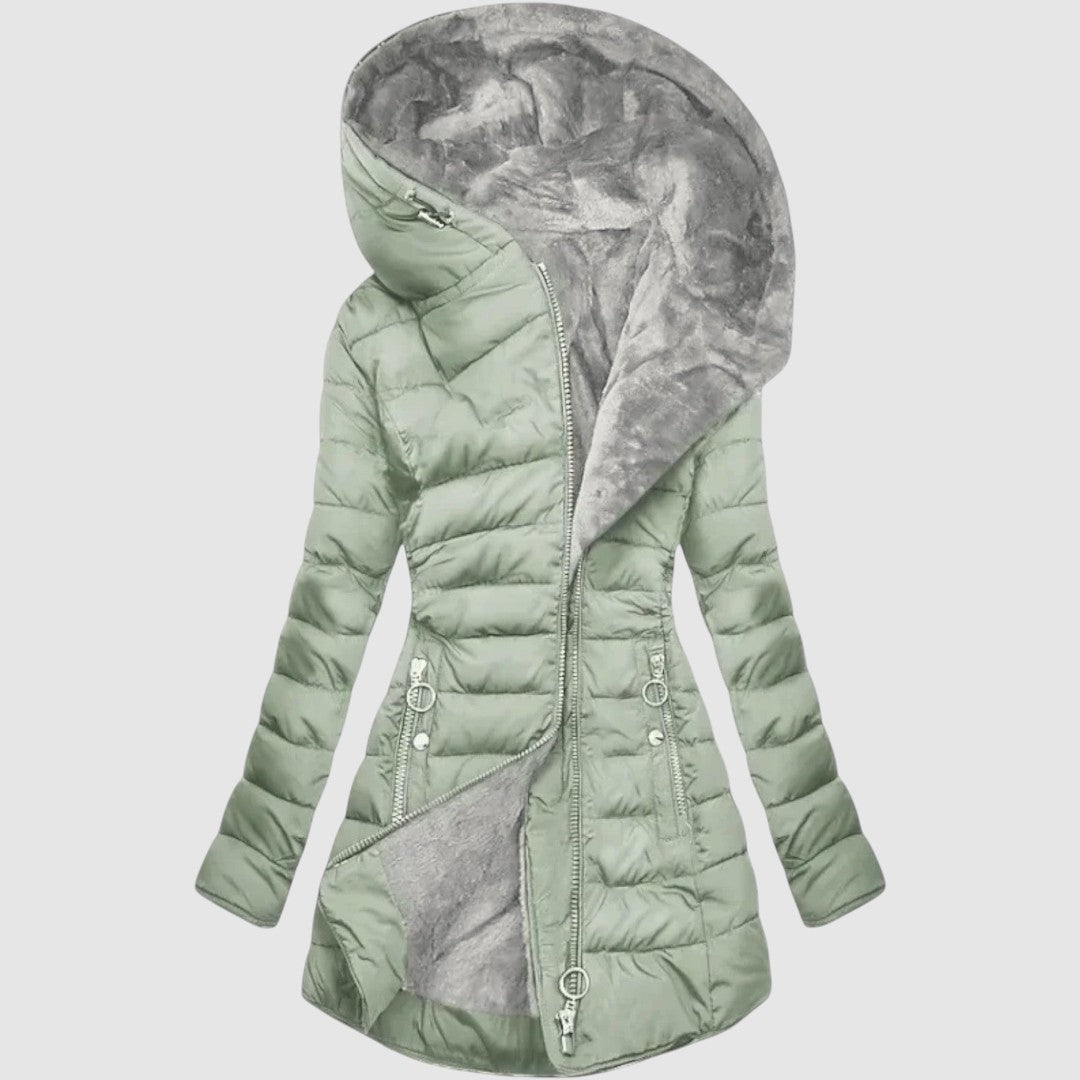Veste en fausse fourrure Dahlberg™ Bekväm vert clair de Danoir Paris, coupe élégante et texture douce visible sur l'image.