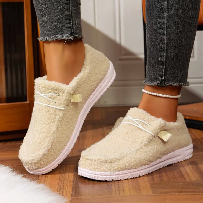 Chaussons Valorine™ Varma Teddy en kaki de Danoir Paris, confortables et douillets pour l'hiver, taille 36.