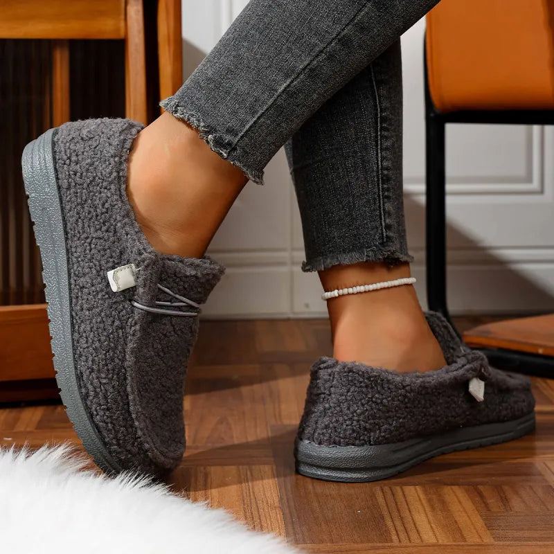 Chaussons Valorine™ Varma Teddy Danoir Paris, kaki, en peluche douce, taille 36, confort et style pour l'hiver.