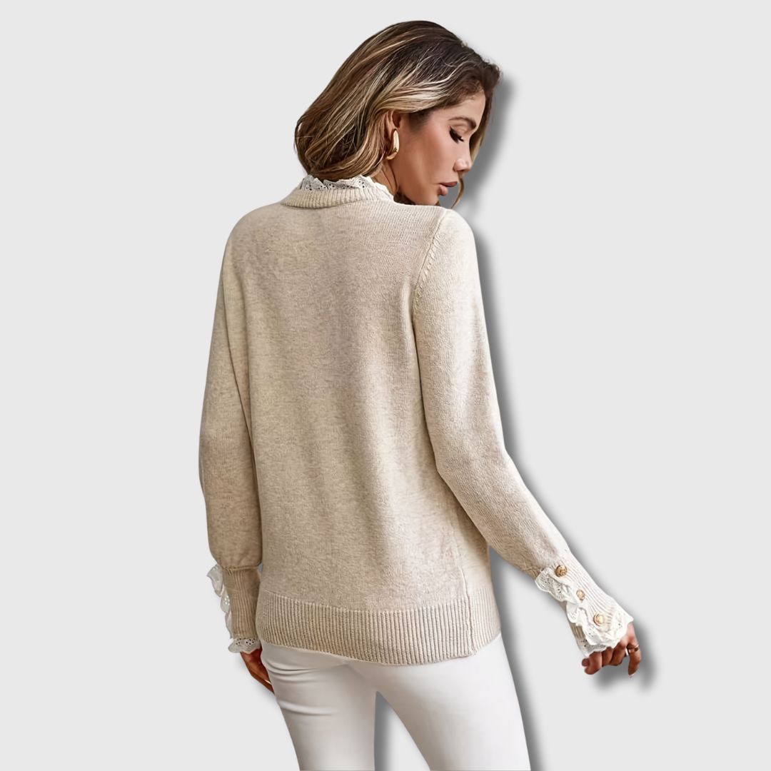 Pull élégant en dentelle abricot de la marque Danoir Paris, modèle Sofie, détail en dentelle fine et finition sophistiquée.