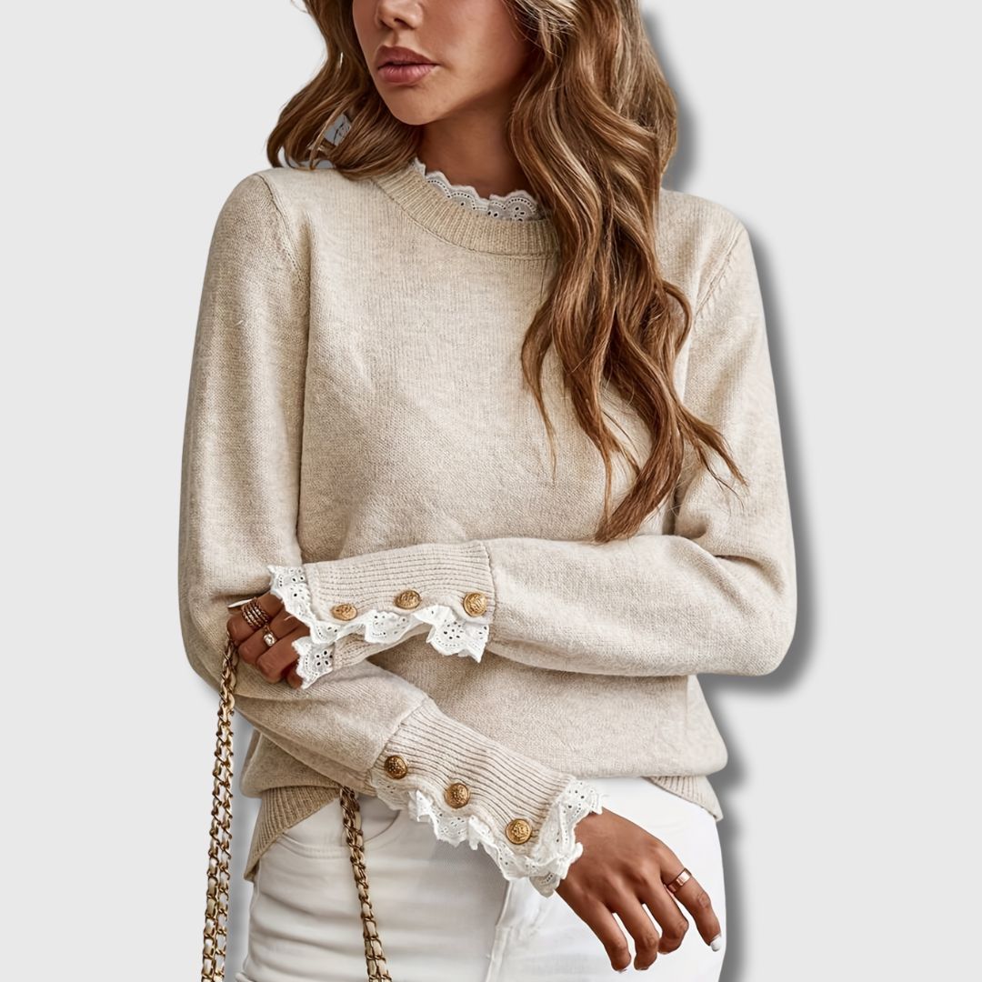 Pull élégant en dentelle coloris abricot, modèle Sofie de Danoir Paris, avec détails délicats en tissu fin.