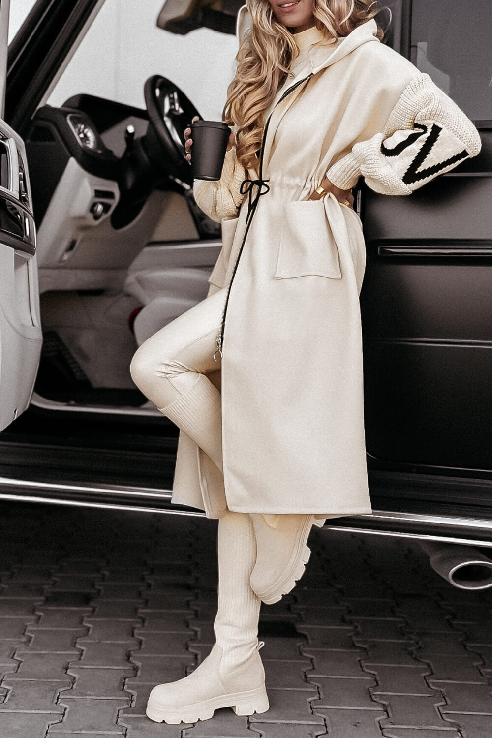 Manteau femme Amélie™ Danoir Paris blanc avec manches tricotées, style élégant et confortable pour l'hiver.