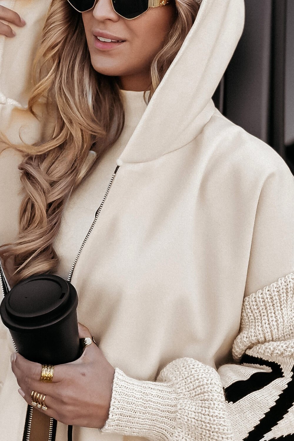 Manteau femme Amélie™ blanc avec manches tricotées, Danoir Paris, style élégant et chaud pour l'hiver.