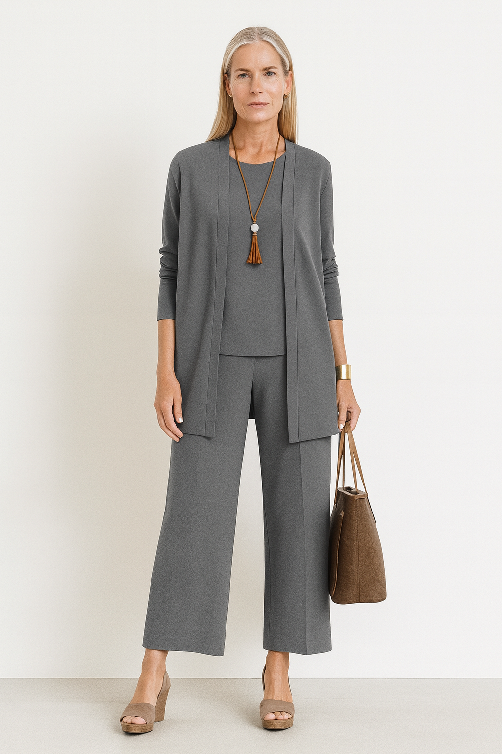 Ensemble Mila confortable et élégant de Danoir Paris, en gris, pour femmes, taille S, vue de face.